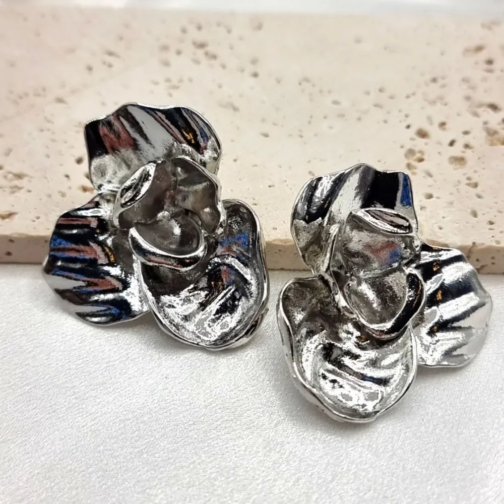 ZARA Carved flower earrings In Silver | NWOT
